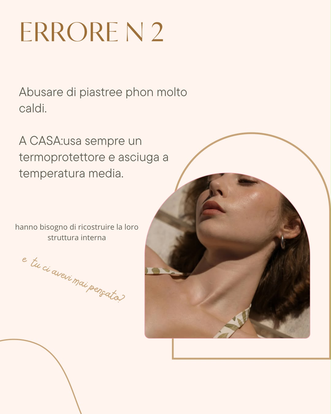 Capelli secchi e crespi dopo sole e mare